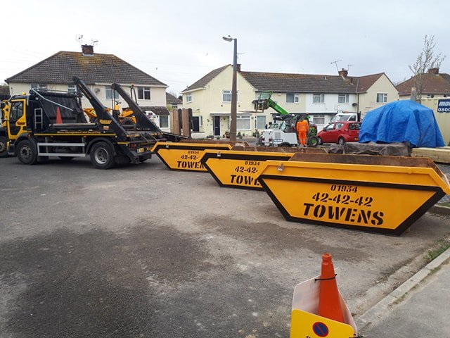 Towens skips on the road.