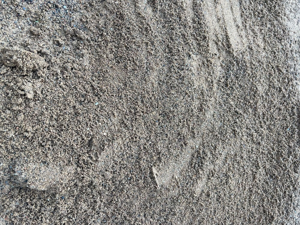 Can recycled fine sand be used for paving and screeding?